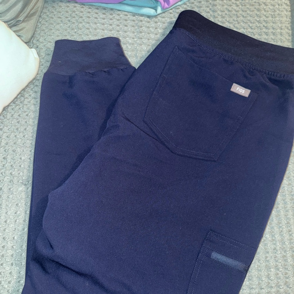 Barely worn Figs Joggers! Navy blue